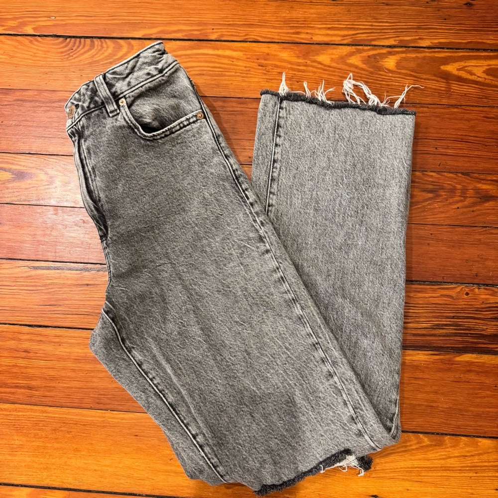 Garage Gray Wash 90’s Straight Leg Jeans with Frayed Hem and Ripped Knees Size 3